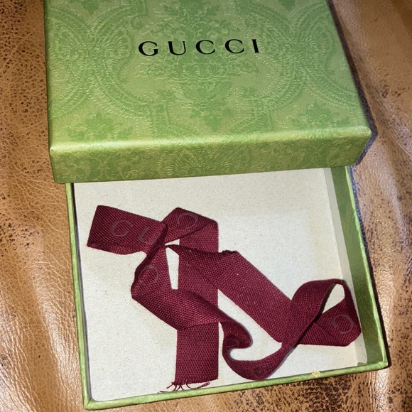 Gucci Green Gift Box with Burgundy Ribbon - Picture 6 of 6
